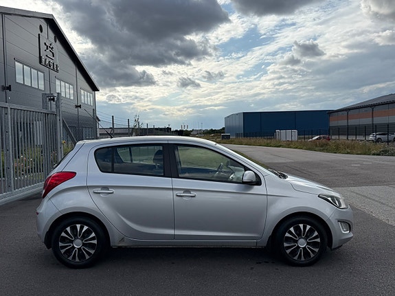Hyundai i20 2 of 7