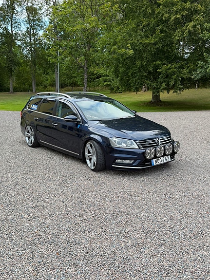 Volkswagen Passat 2 of 12
