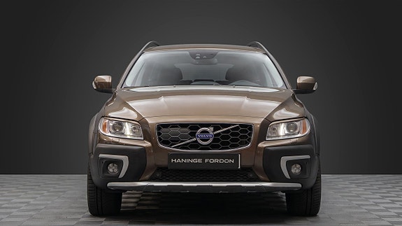 Volvo XC70 2 of 22