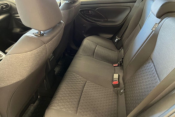 Toyota Yaris 13 of 21