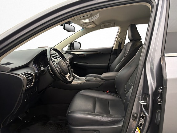 Lexus NX300h 11 of 30