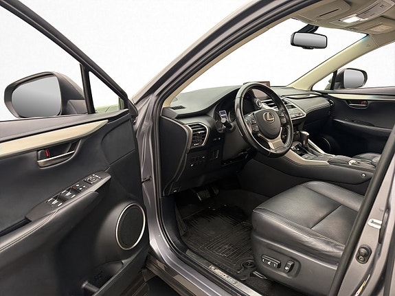Lexus NX300h 10 of 30