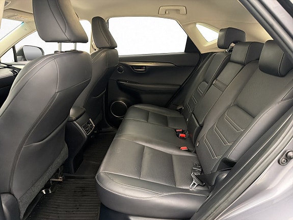 Lexus NX300h 25 of 30