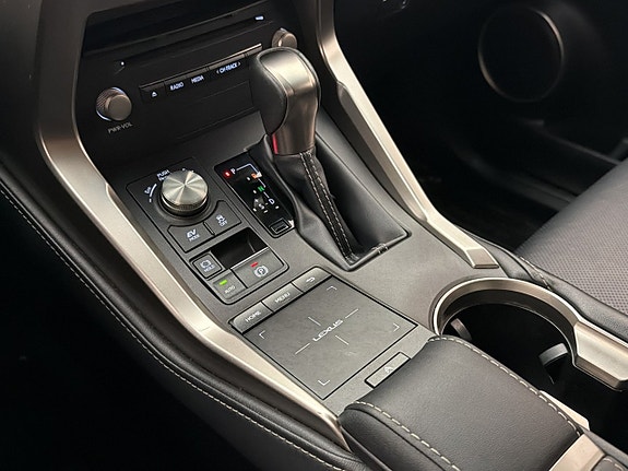 Lexus NX300h 21 of 30