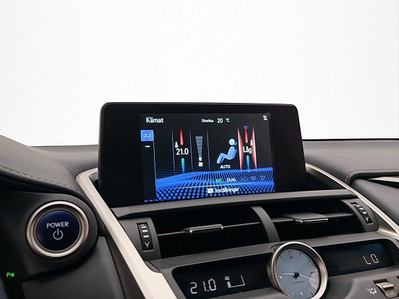 Lexus NX300h 18 of 30