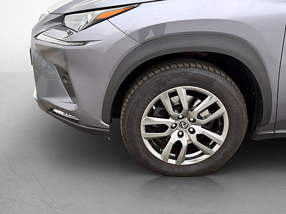 Lexus NX300h 29 of 30