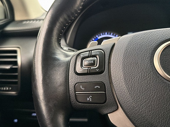 Lexus NX300h 13 of 30