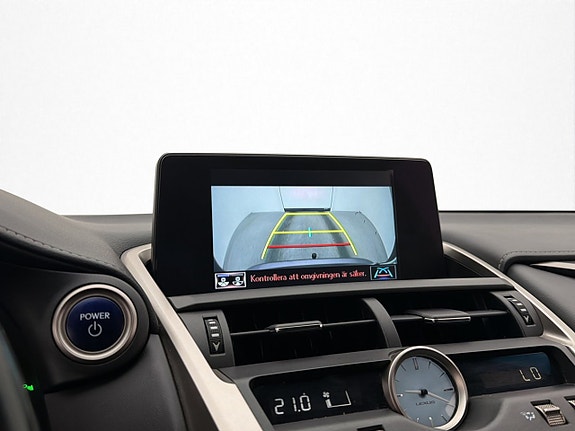 Lexus NX300h 16 of 30
