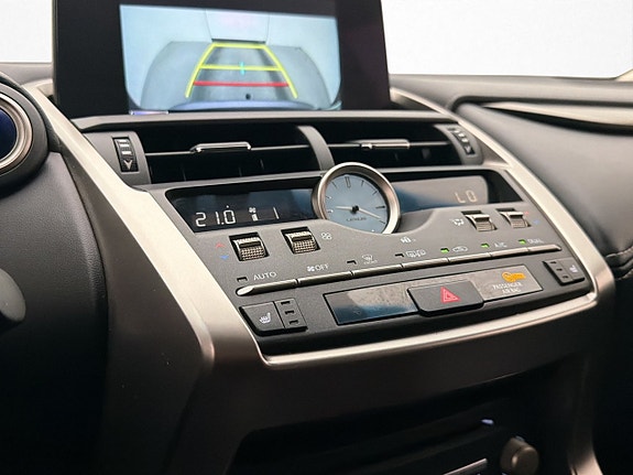Lexus NX300h 20 of 30