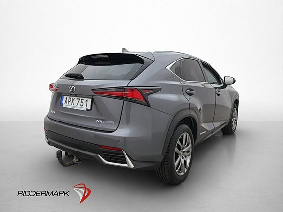 Lexus NX300h 8 of 30