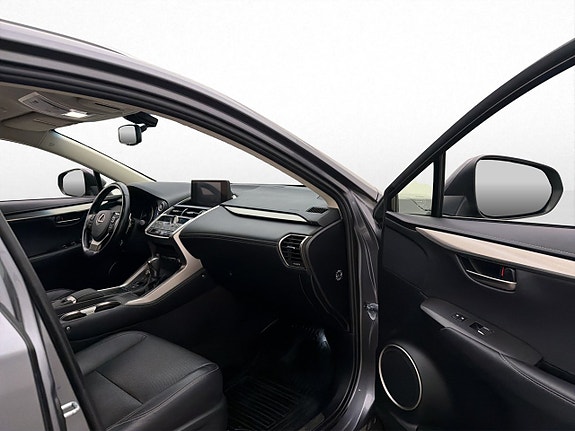 Lexus NX300h 24 of 30