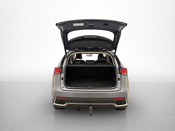 Lexus NX300h 26 of 30