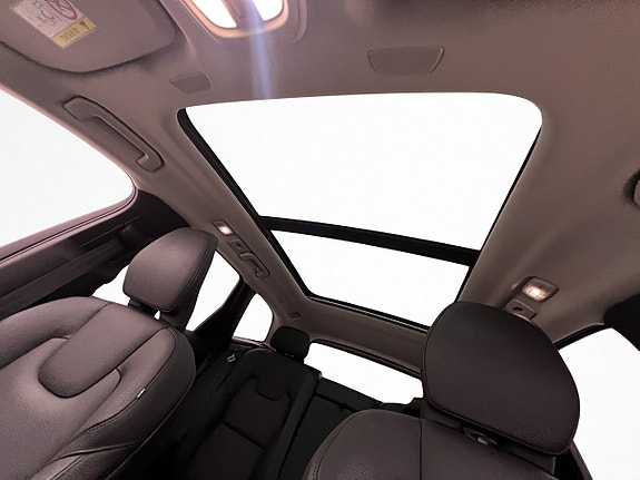 Volvo XC60 12 of 30