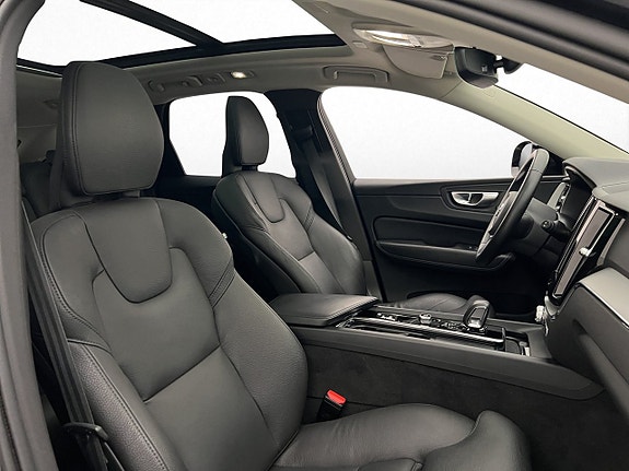 Volvo XC60 25 of 30