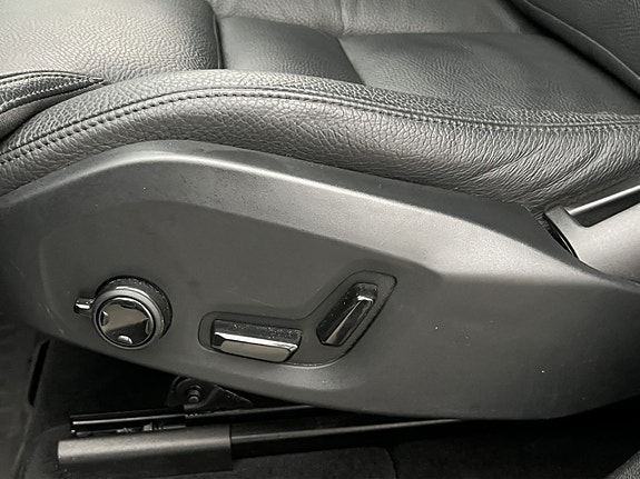 Volvo XC60 14 of 30