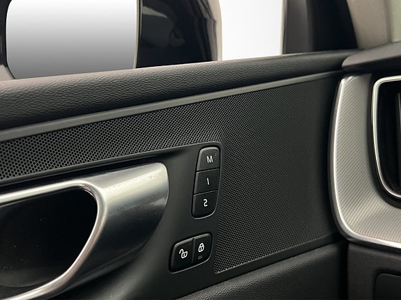 Volvo XC60 13 of 30