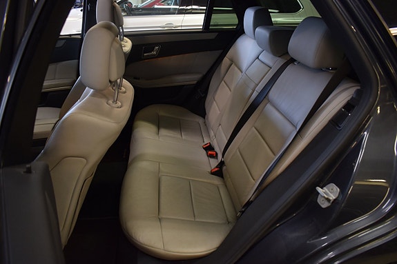 Mercedes-Benz E250 9 of 16
