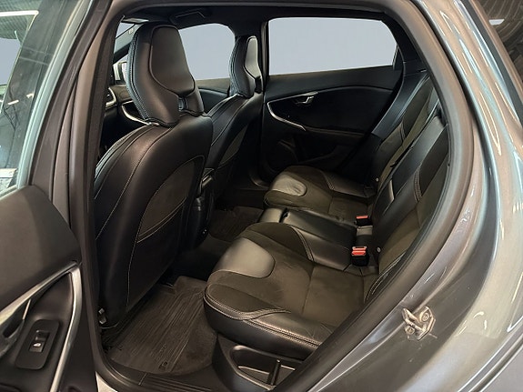 Volvo V40 13 of 22