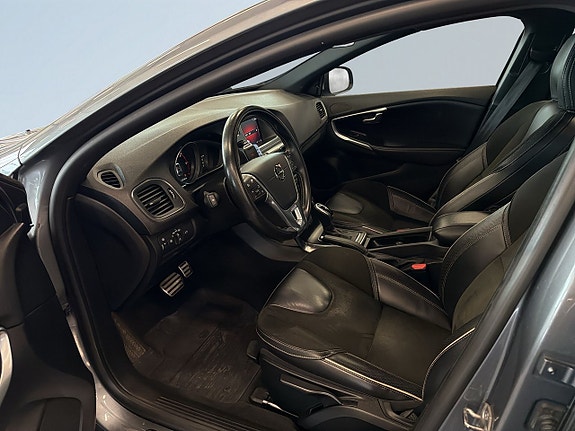 Volvo V40 7 of 22