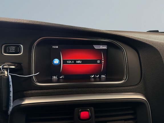 Volvo V40 11 of 22