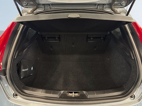 Volvo V40 12 of 22