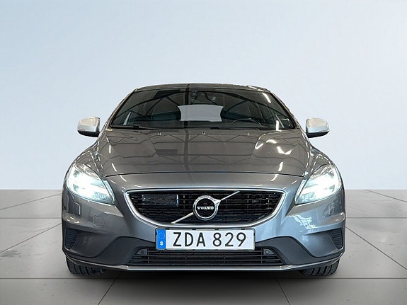 Volvo V40 2 of 22