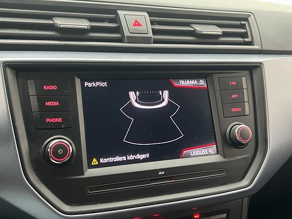 Seat Arona 16 of 26