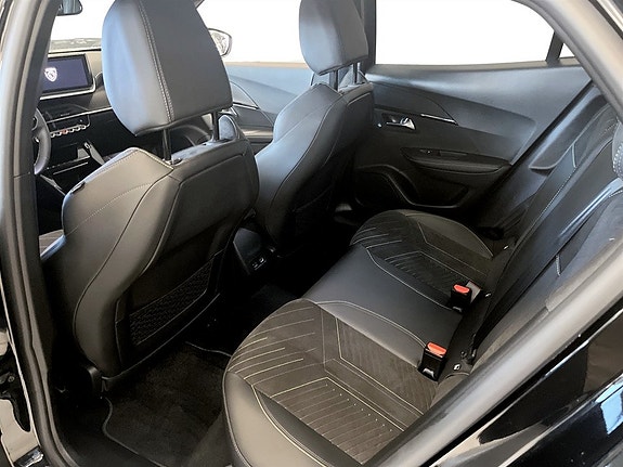 Peugeot 2008 15 of 18