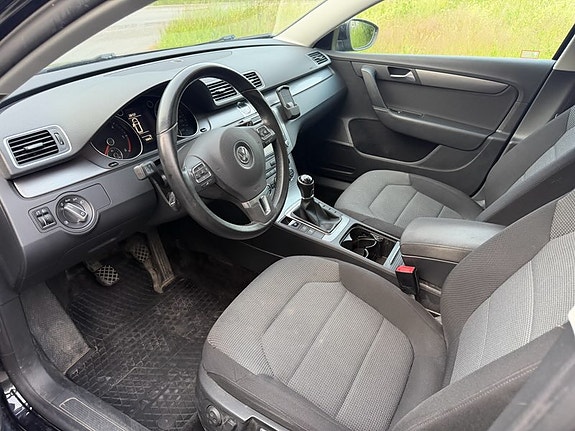Volkswagen Passat 4 of 9