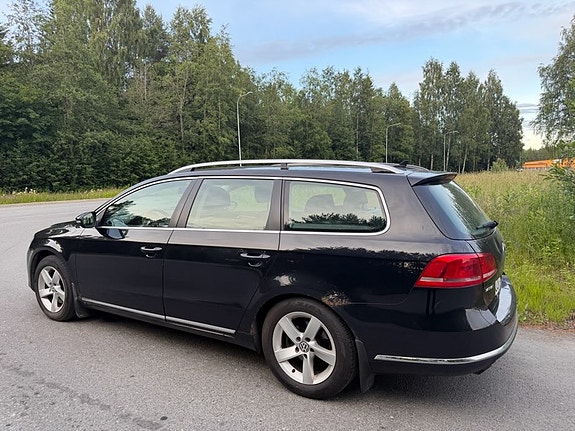Volkswagen Passat 2 of 9