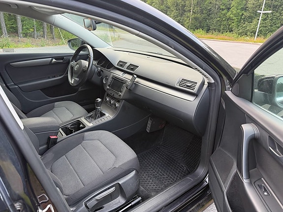 Volkswagen Passat 7 of 9