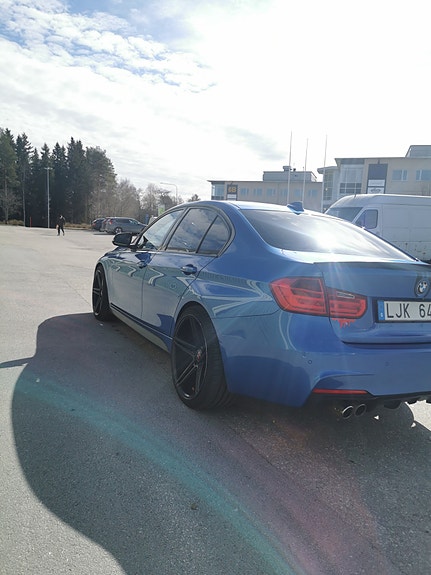 BMW 320d 3 of 10