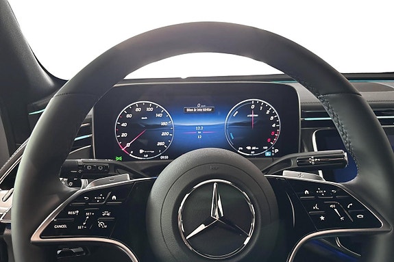 Mercedes-Benz E300 de 8 of 12