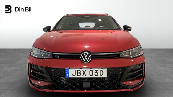 Volkswagen Passat 4 of 14