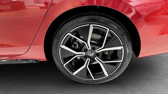 Volkswagen Passat 6 of 14