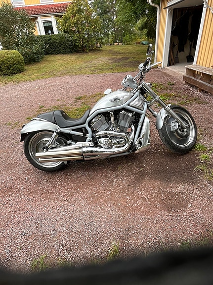 Harley-Davidson VRSCA V-Rod 2 of 9
