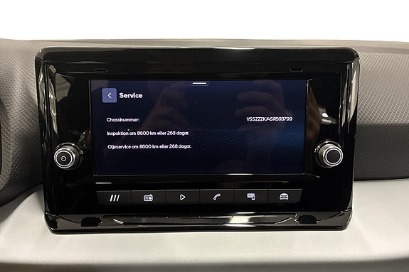Seat Arona 18 of 22