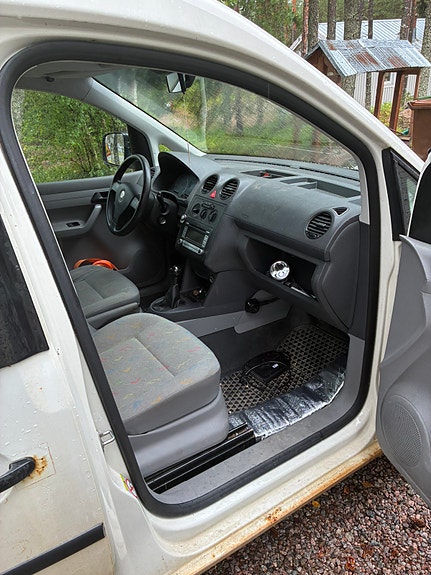 Volkswagen Caddy 3 of 3