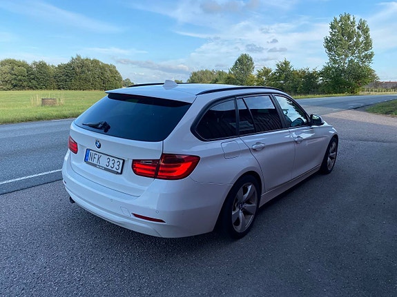 BMW 318d 3 of 4