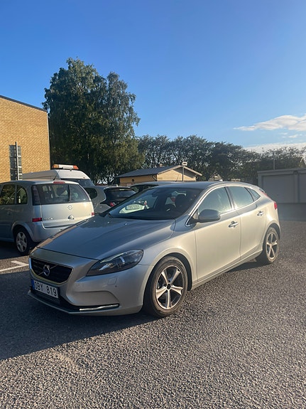 Volvo V40 2 of 6