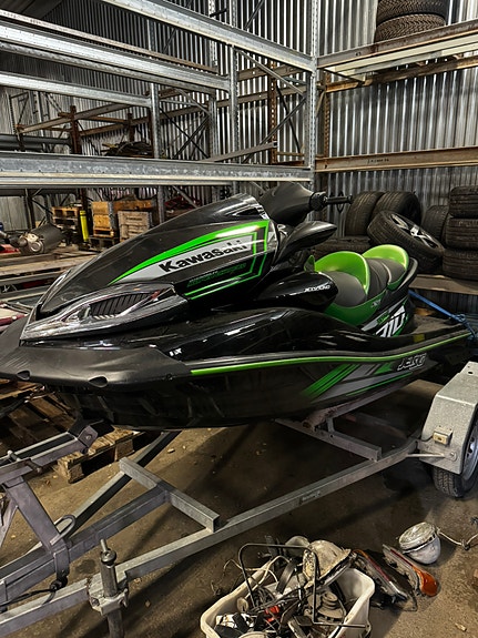 Kawasaki ultra 310LX 4 of 4