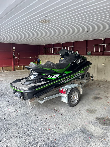 Kawasaki ultra 310LX 2 of 4