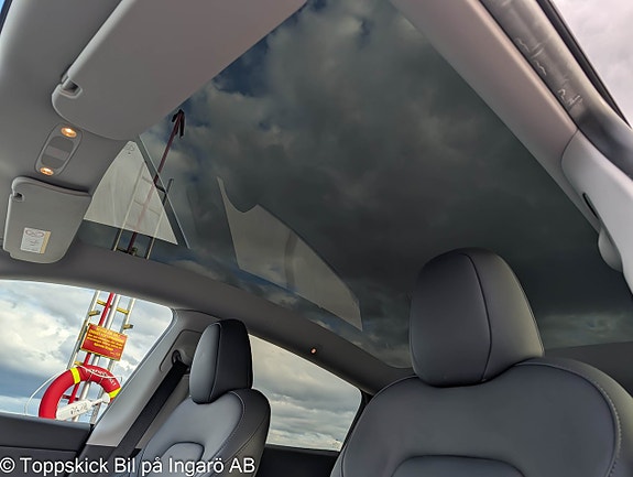 Tesla Model Y 9 of 21