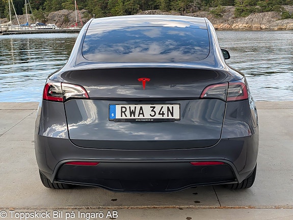 Tesla Model Y 5 of 21