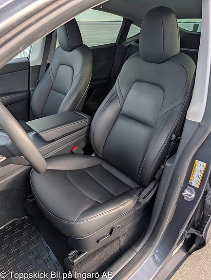 Tesla Model Y 8 of 21