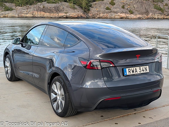 Tesla Model Y 4 of 21