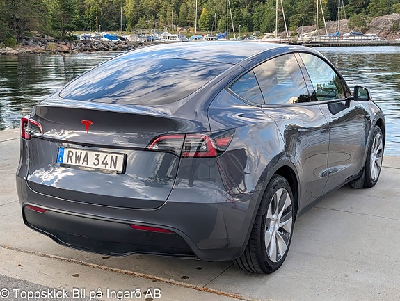 Tesla Model Y 6 of 21