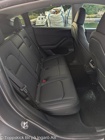Tesla Model Y 15 of 21