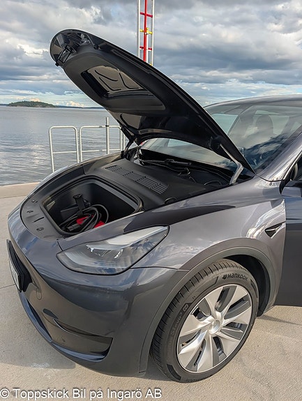 Tesla Model Y 20 of 21