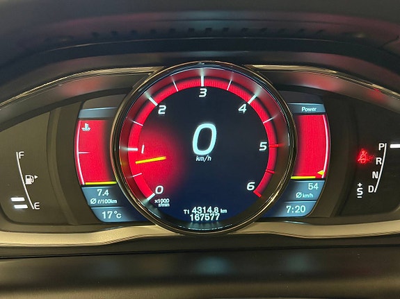 Volvo XC60 15 of 21
